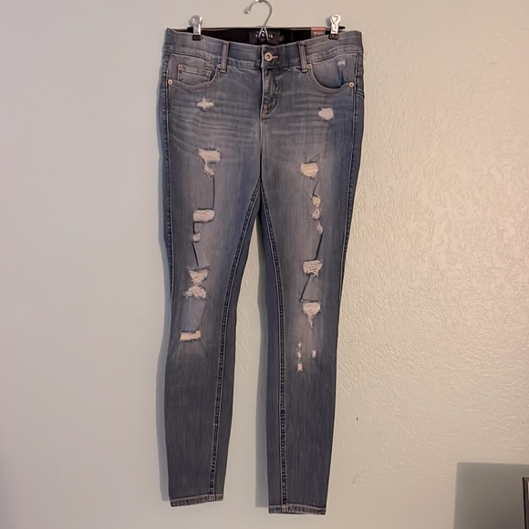 BNWT Torrid Bombshell Skinny Jeans 12R - Picture 2 of 11